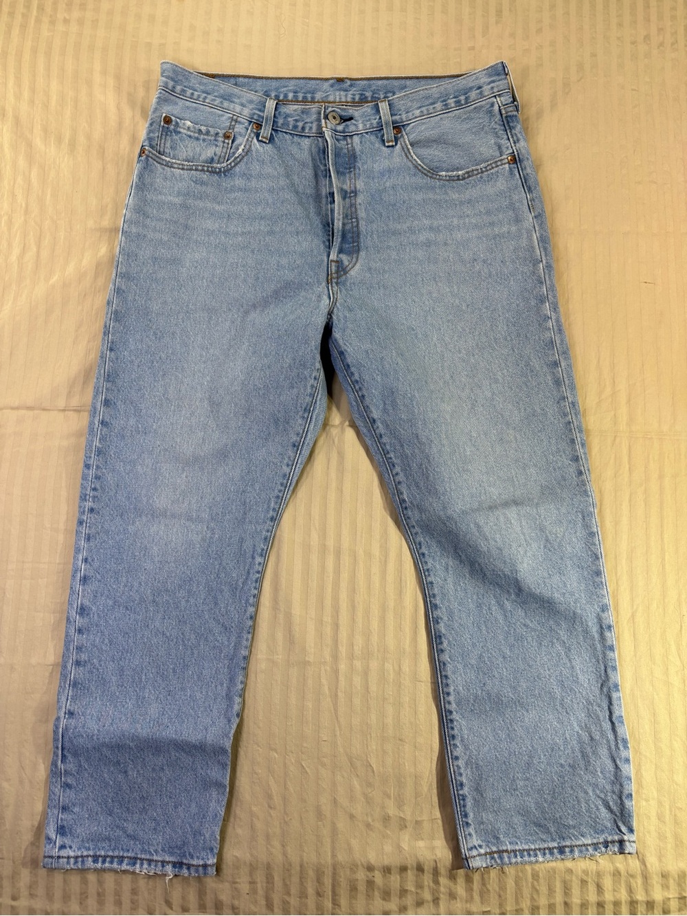 Levi’s 501 Jeans Mens 32x26 Light Wash Blue Regular Straight Denim Button Fly